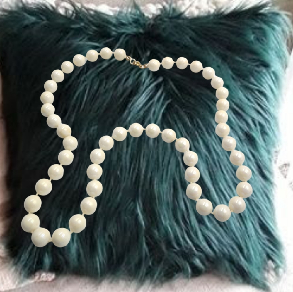 Faux Pearls Necklace